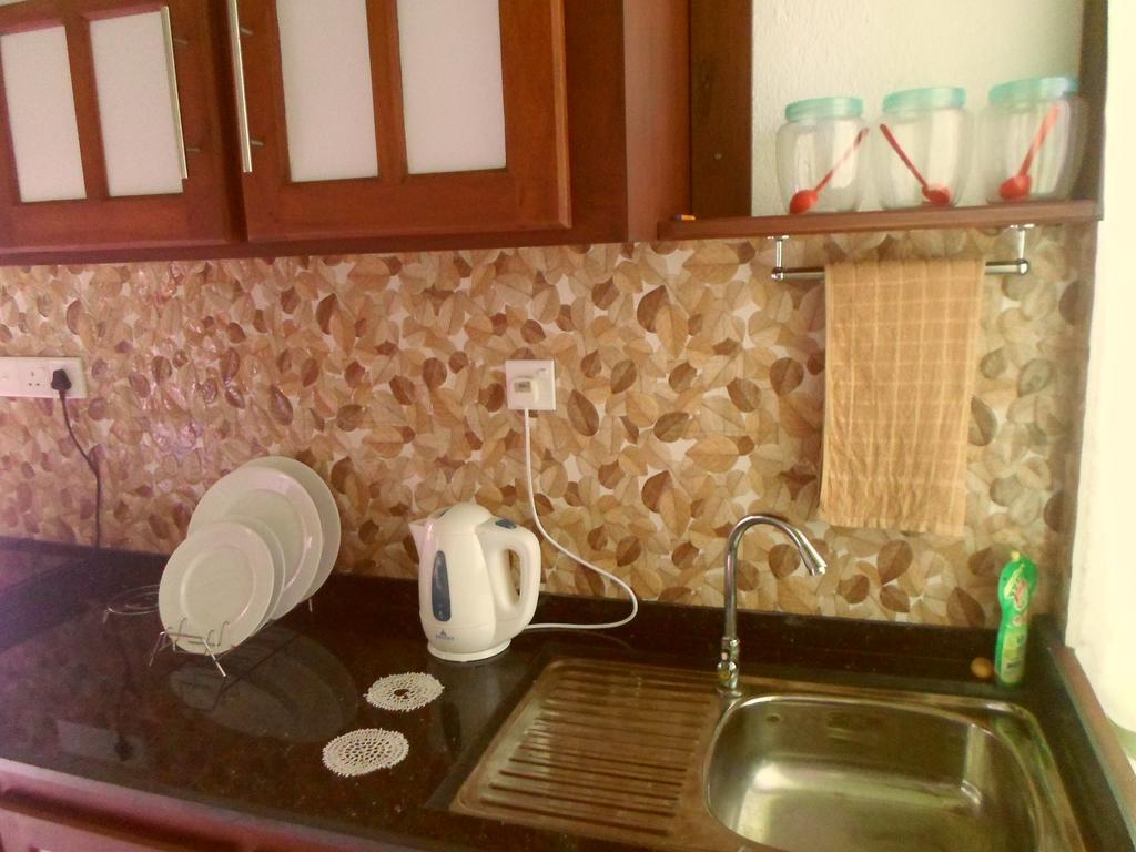 Nilas Guesthouse Hikkaduwa Zimmer foto