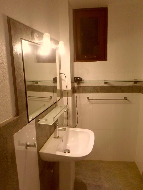 Nilas Guesthouse Hikkaduwa Zimmer foto