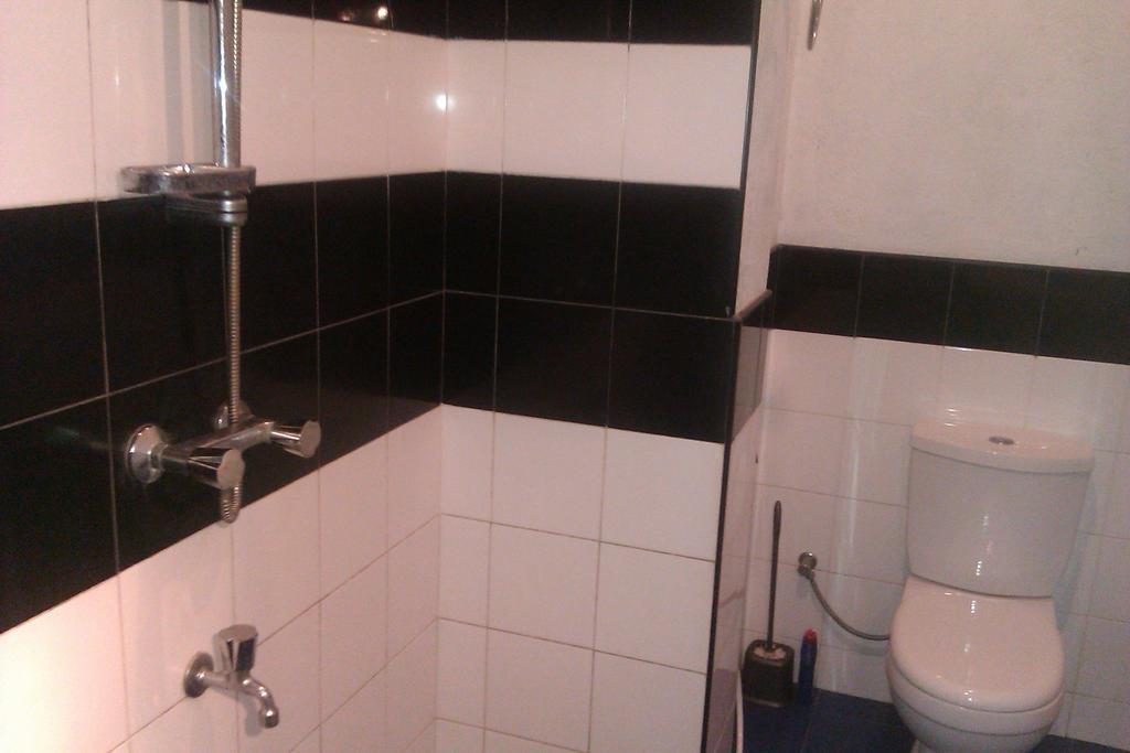 Nilas Guesthouse Hikkaduwa Zimmer foto