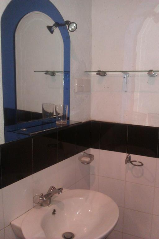 Nilas Guesthouse Hikkaduwa Zimmer foto
